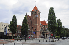 904398 Gezicht op het raadhuis (Het Rond 1) te Zeist, met rechts de Slotlaan.